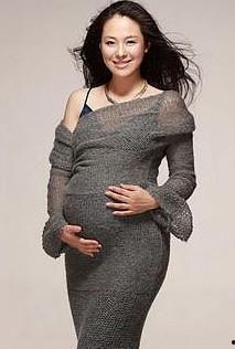怀孕女星大肚子照片,大肚子下的优雅与期待